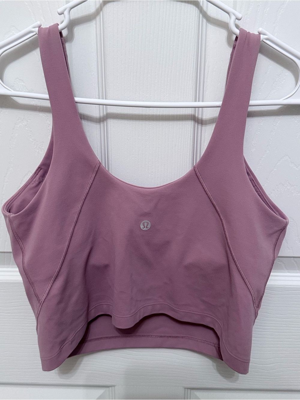 Lululemon lilac V- neck sport bra size 8 athleisure